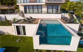 Amazing Home In Klis With Jacuzzi